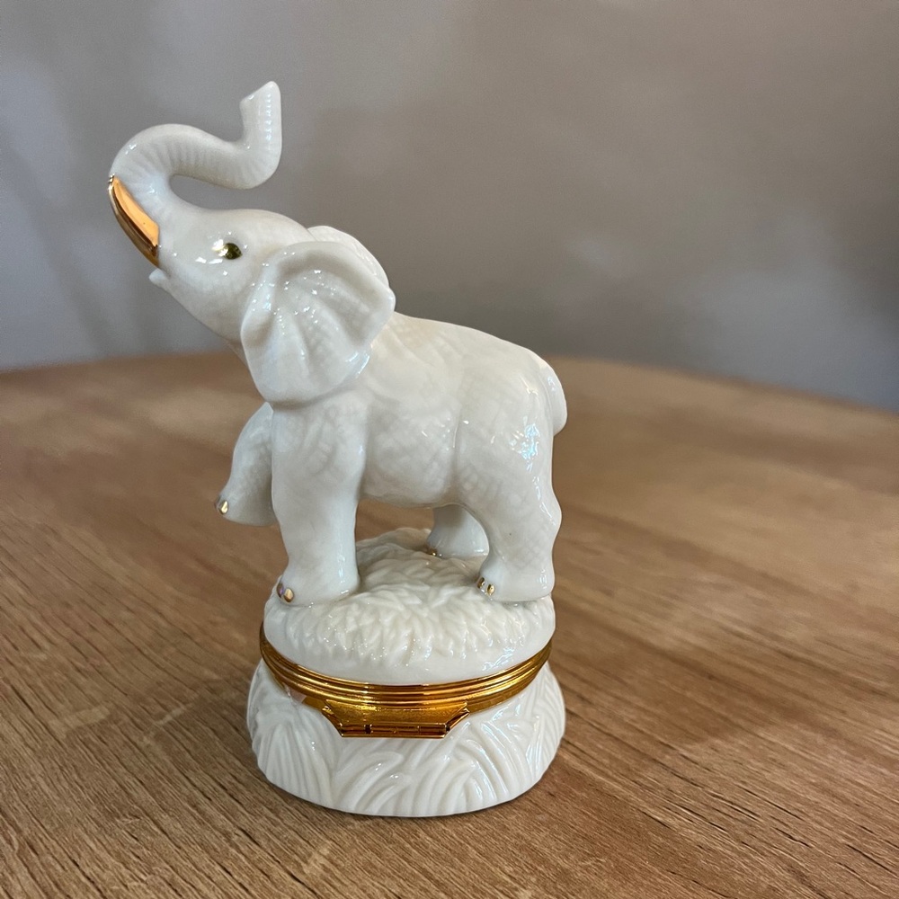 Lenox Treasures Trinket Elephant Box White Porcelain w/ Gold Elephant-Preowned